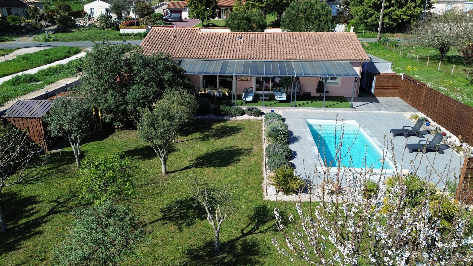 Maison récente avec piscine, 3 chambres et parc arboré à Port-Sainte-Foy-et-Ponchapt