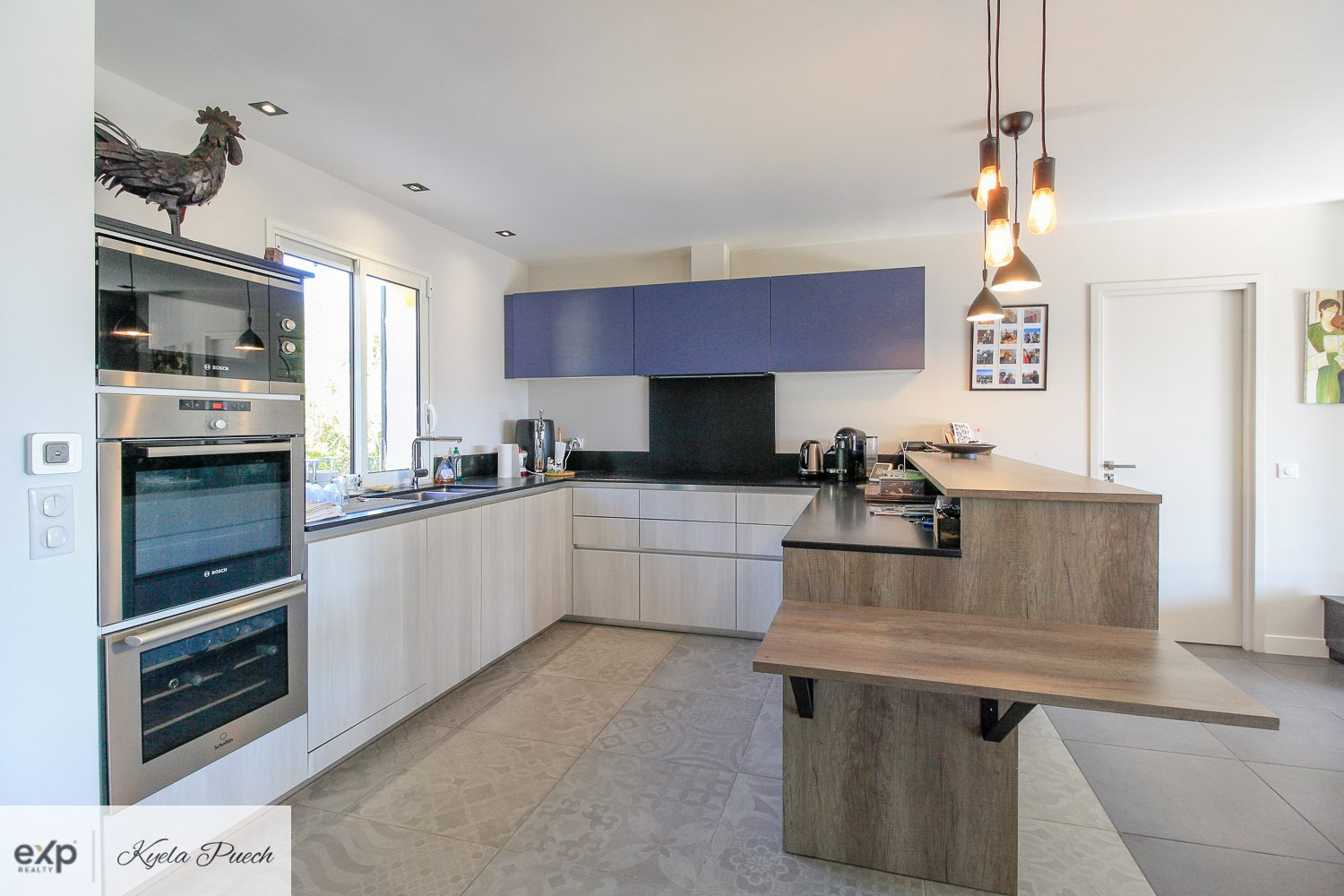 Villa with two suites and two studios, swimming pool, buildable land and breathtaking views 5