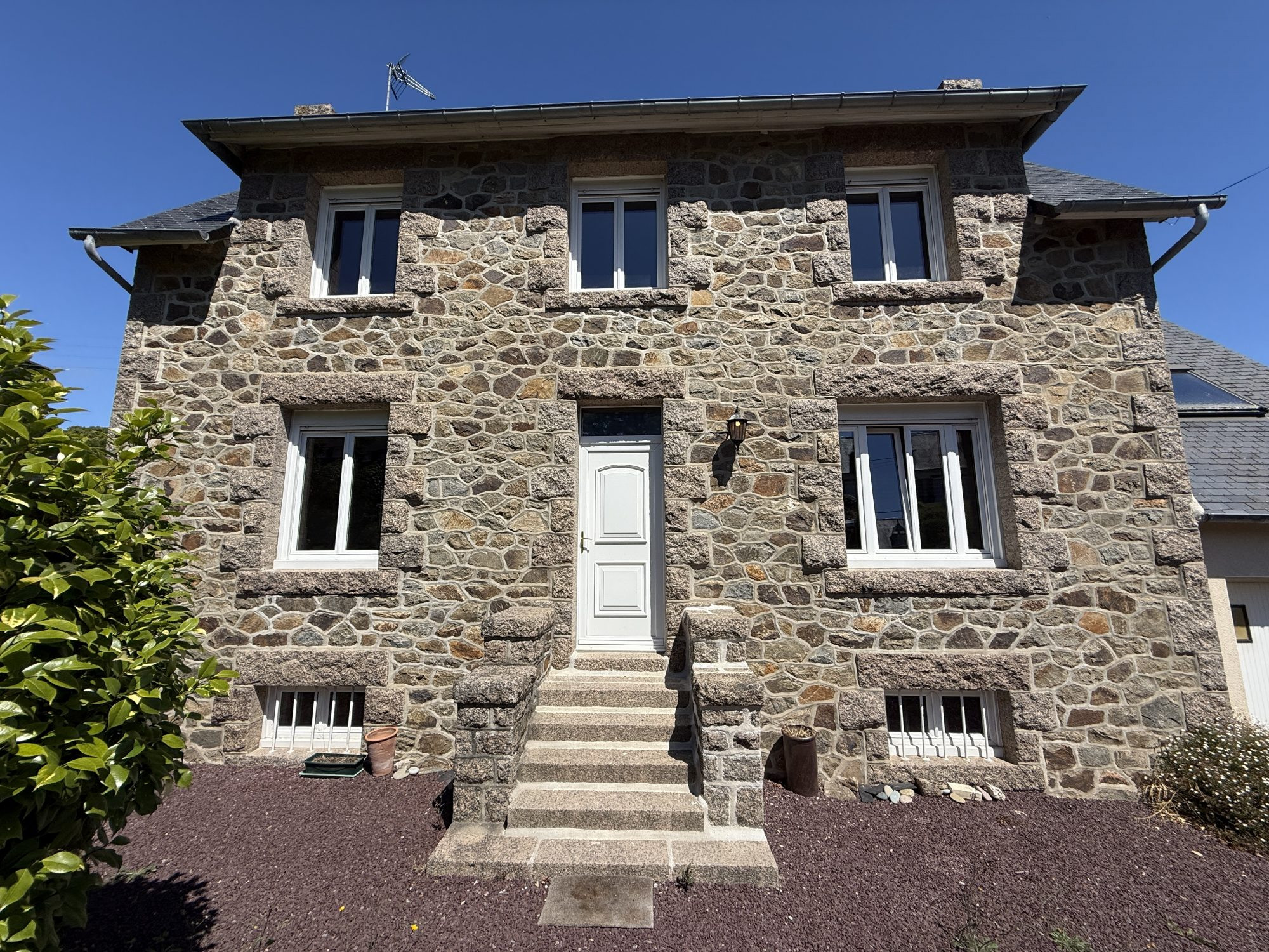 House for sale in Saint-Quay-Perros, 120 m²