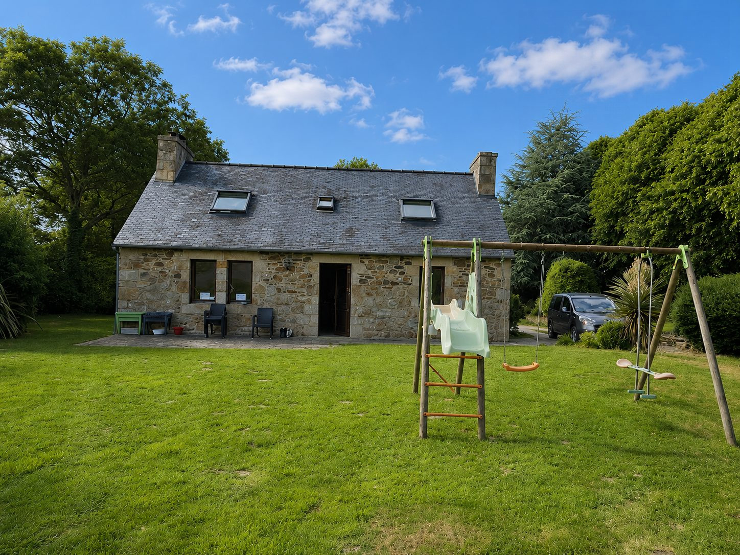 CHARMANTE MAISON EN PIERRE