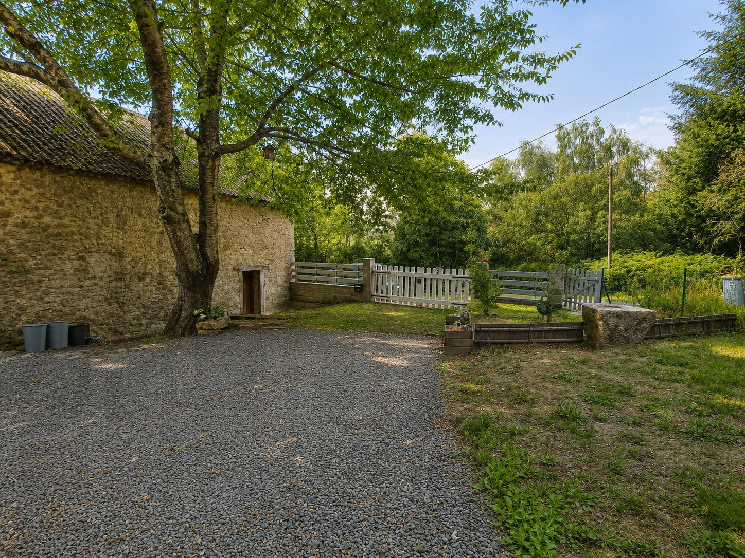House for sale in Saint-Léger-Bridereix, 76 m²