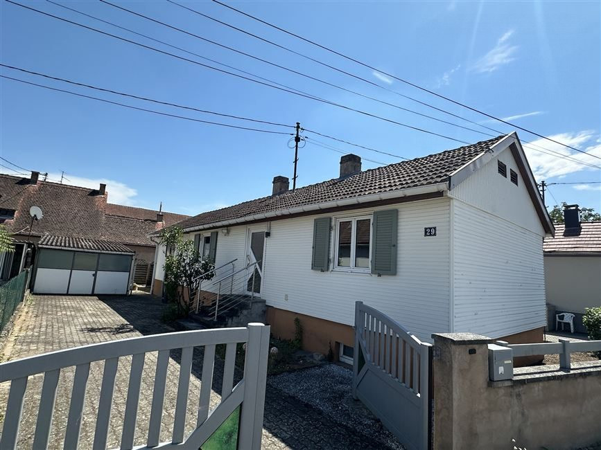 Charmante maison avec dépendance et double garage.