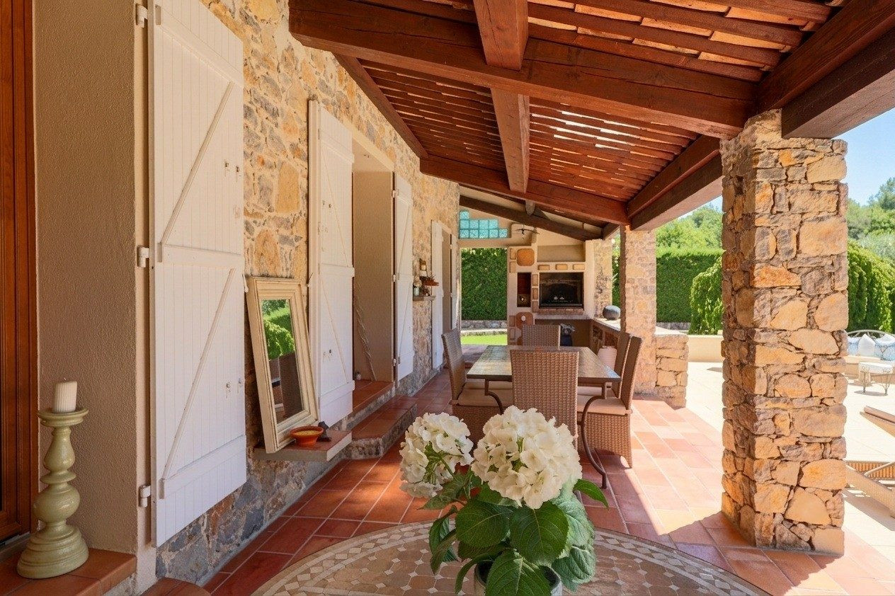 Maison à vendre à La Roquebrussanne, 142 m²
