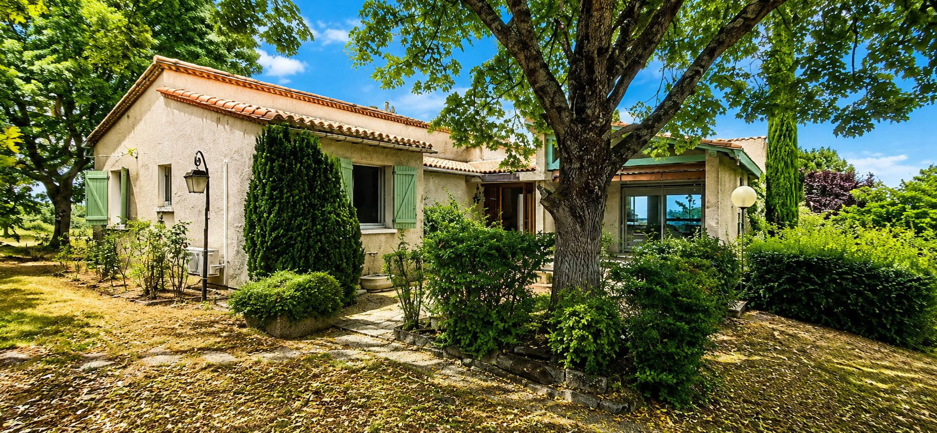 Maison 4 chambres avec piscine, 7604 m2 de terrain. vue panoramique