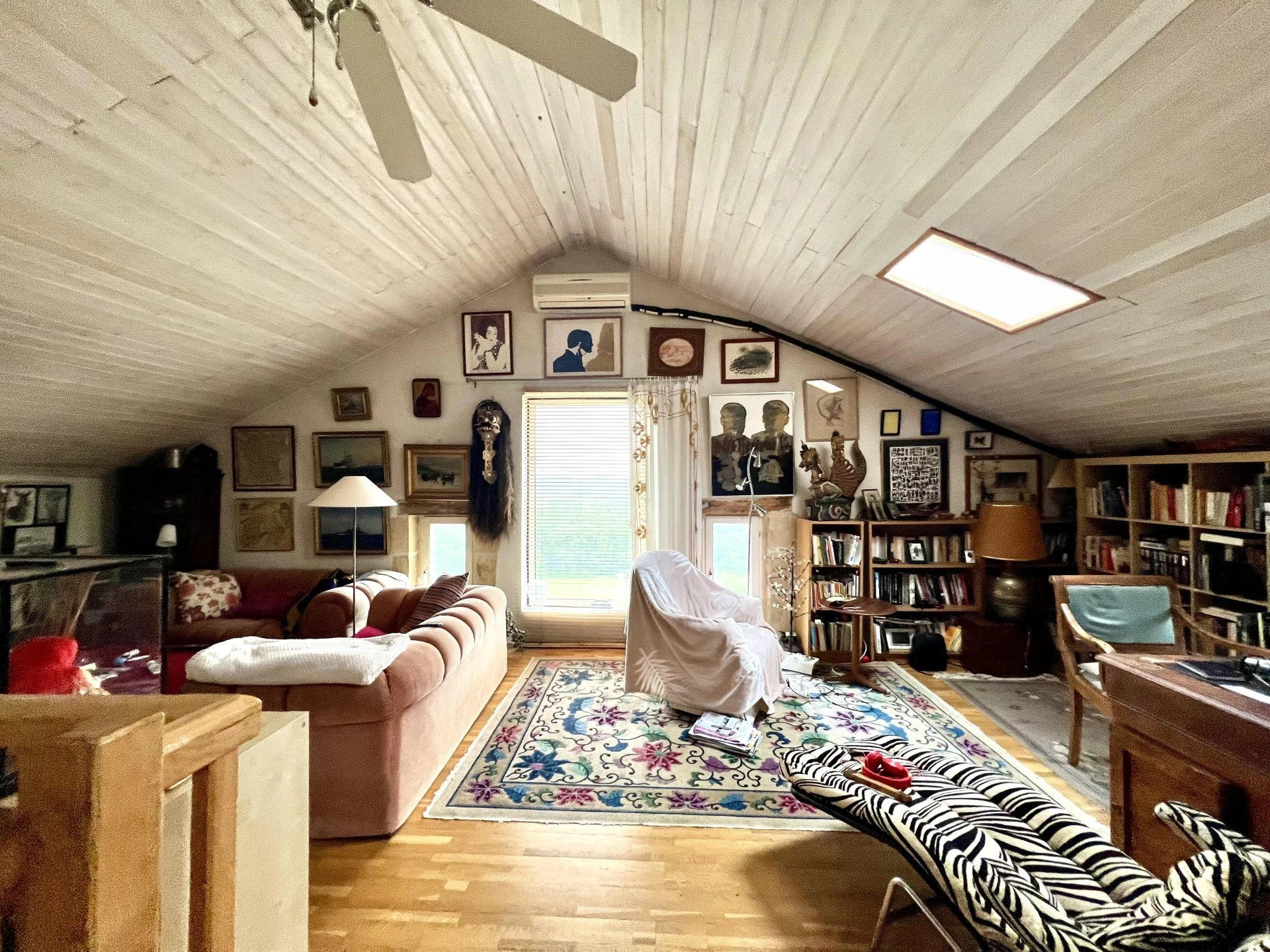 Peaceful Property with Exceptional Views 3