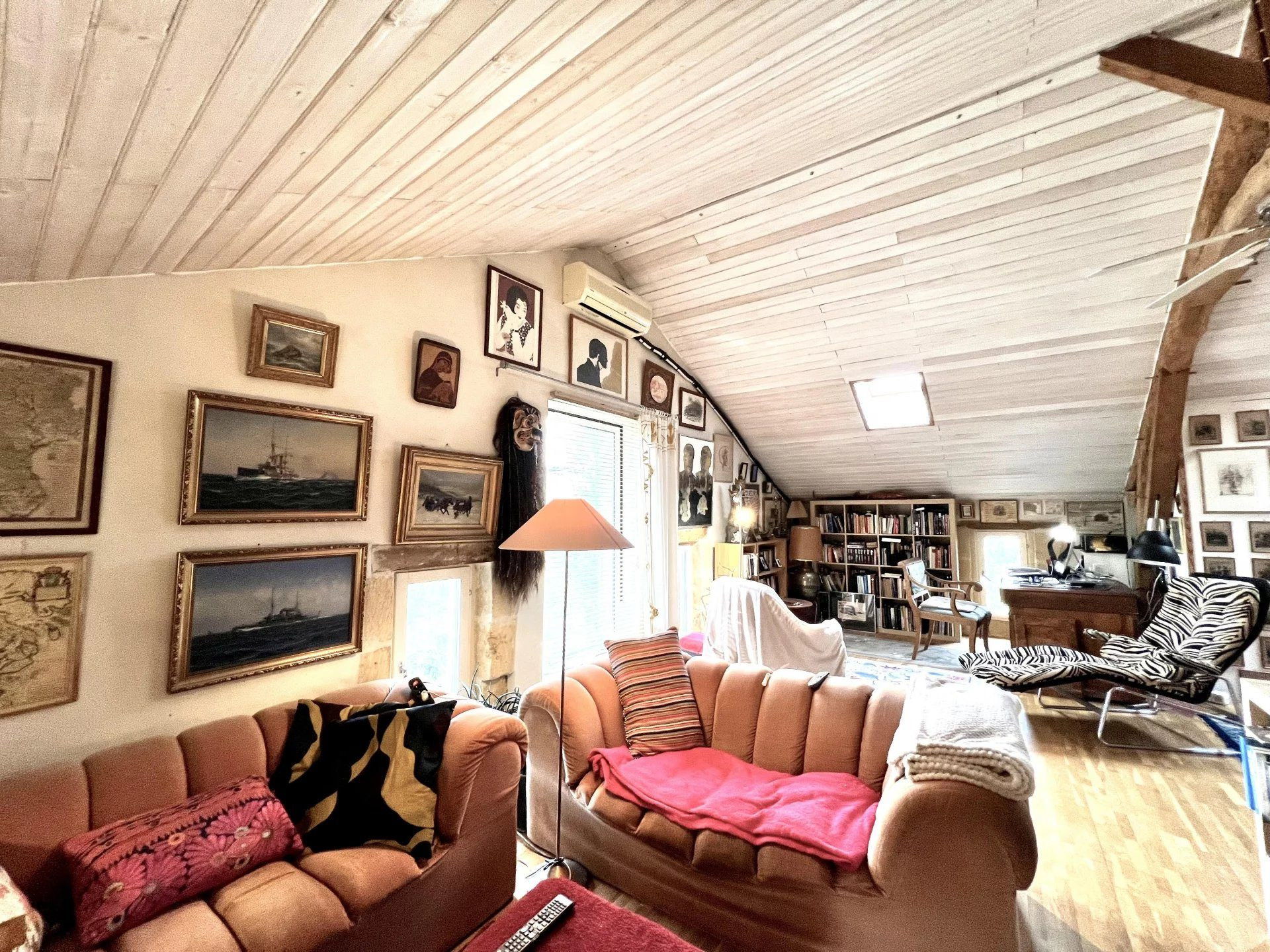 Peaceful Property with Exceptional Views 4