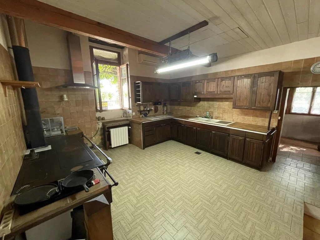 Maison de hameau en pierres avec terrain attenant