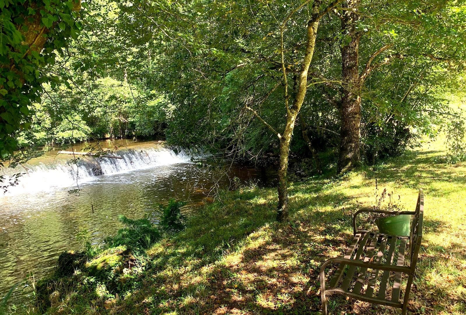 Maison de campagne avec rivière au calme à St Martin le Mault