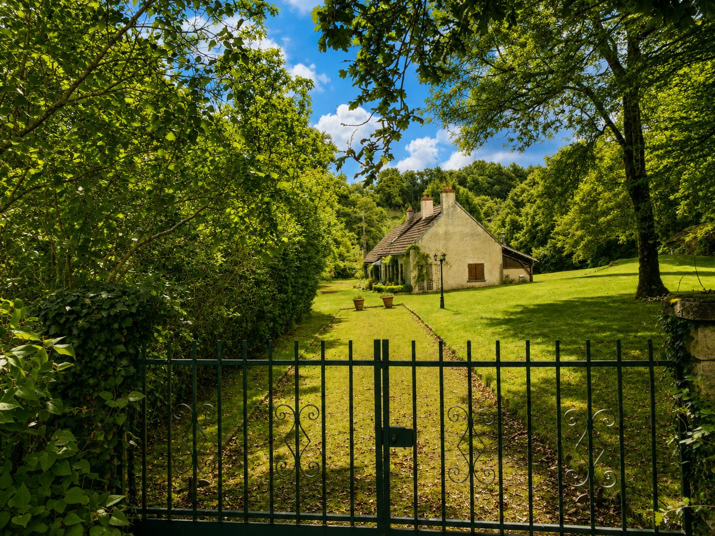 Country house with river in peaceful Saint Martin le Mault 4