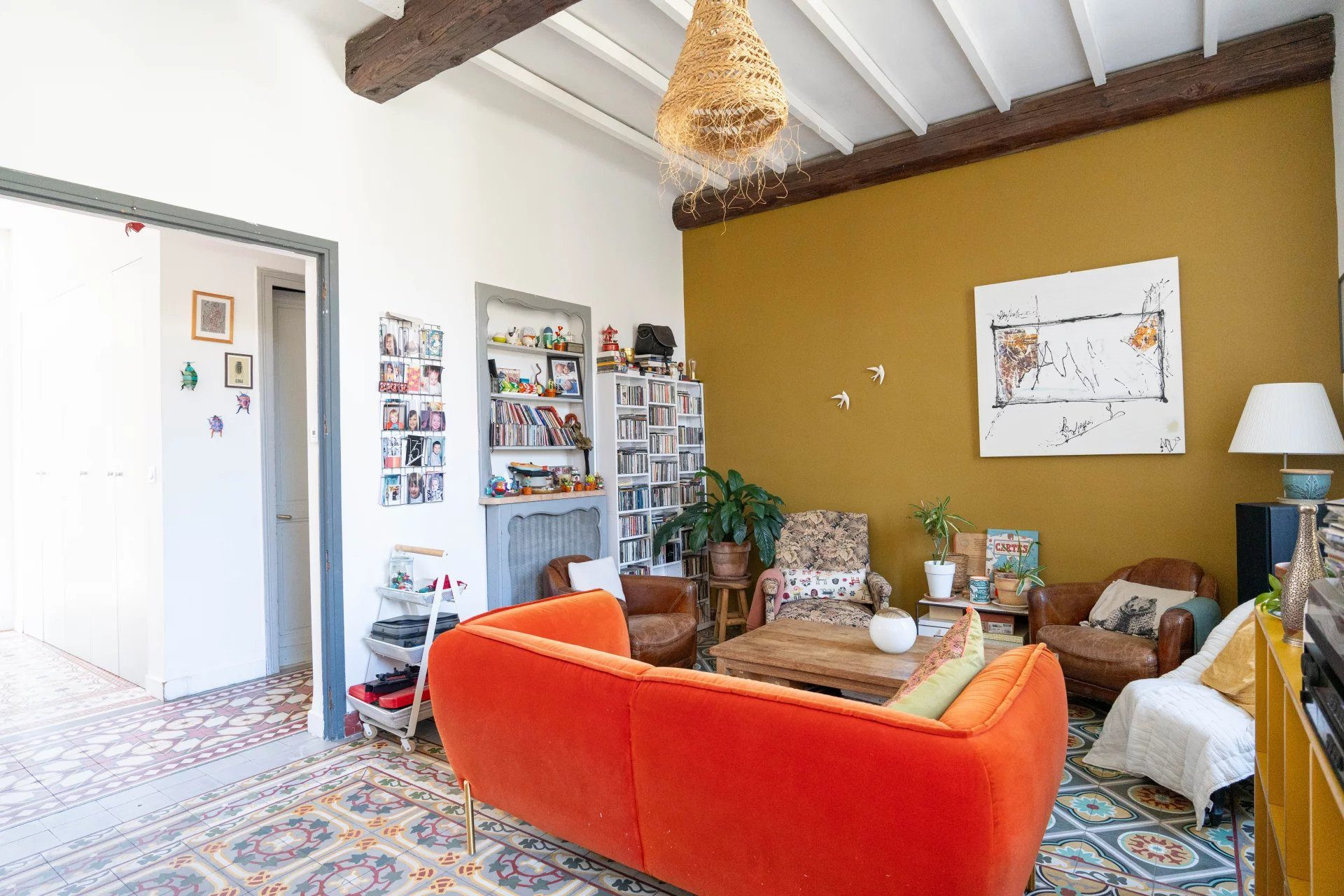 À vendre NÎMES – Maison de caractère avec extérieur, garage et bassin – Quartier RÉVOLUTION