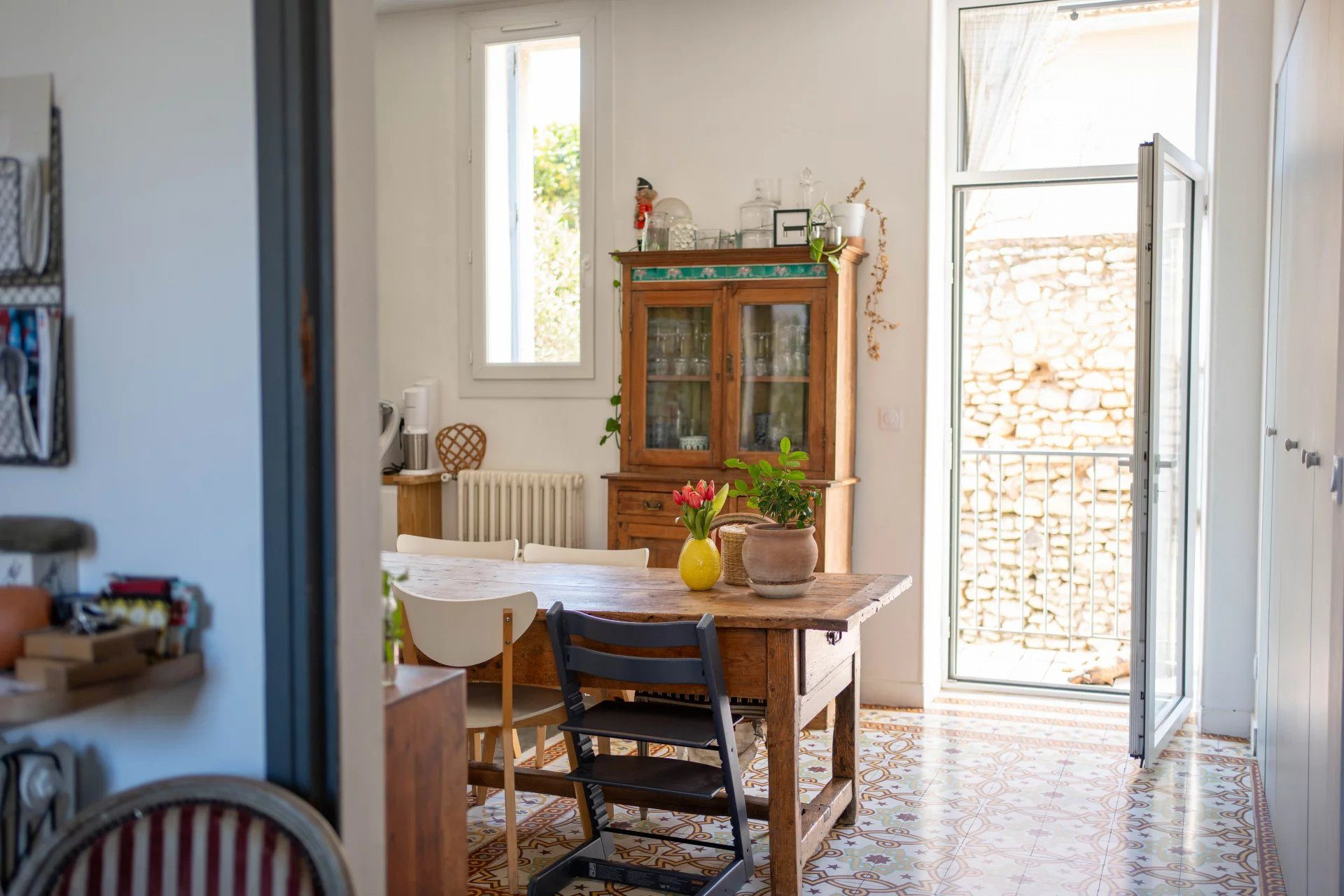 À vendre NÎMES – Maison de caractère avec extérieur, garage et bassin – Quartier RÉVOLUTION