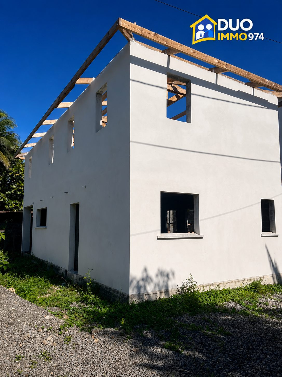 Maison neuve à terminer avec piscine – Terrain de 288 m² – Fort potentiel – Saint-Pierre