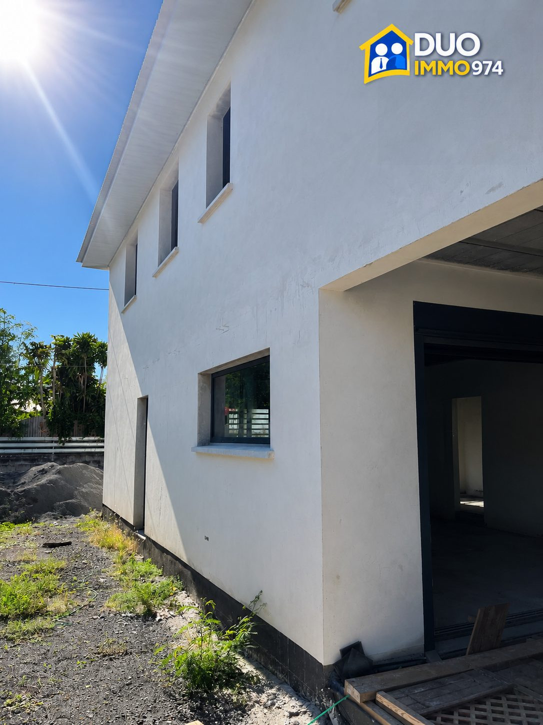 Villa contemporaine à terminer avec piscine – Terrain de 300 m² – Saint-Pierre