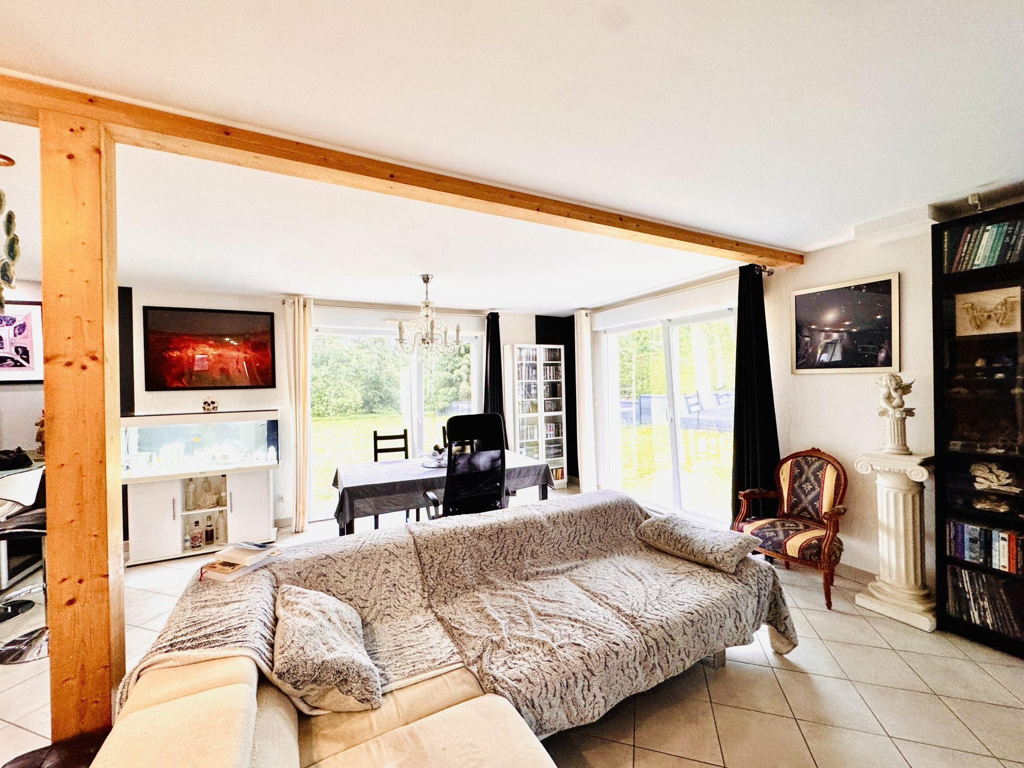 Bright Contemporary House from 2010 of 134 m² with Large Garden and Garage – Novillars 4