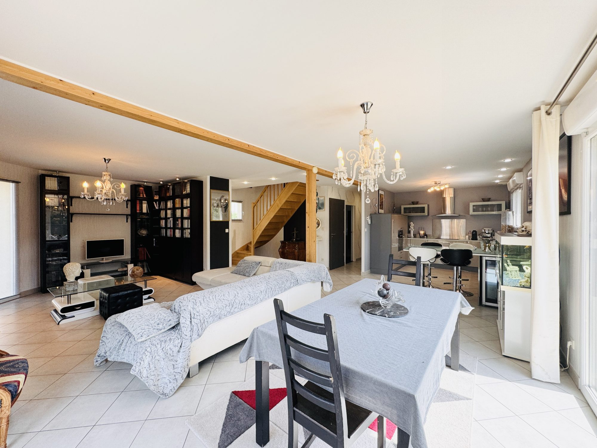 Bright Contemporary House from 2010 of 134 m² with Large Garden and Garage – Novillars 5