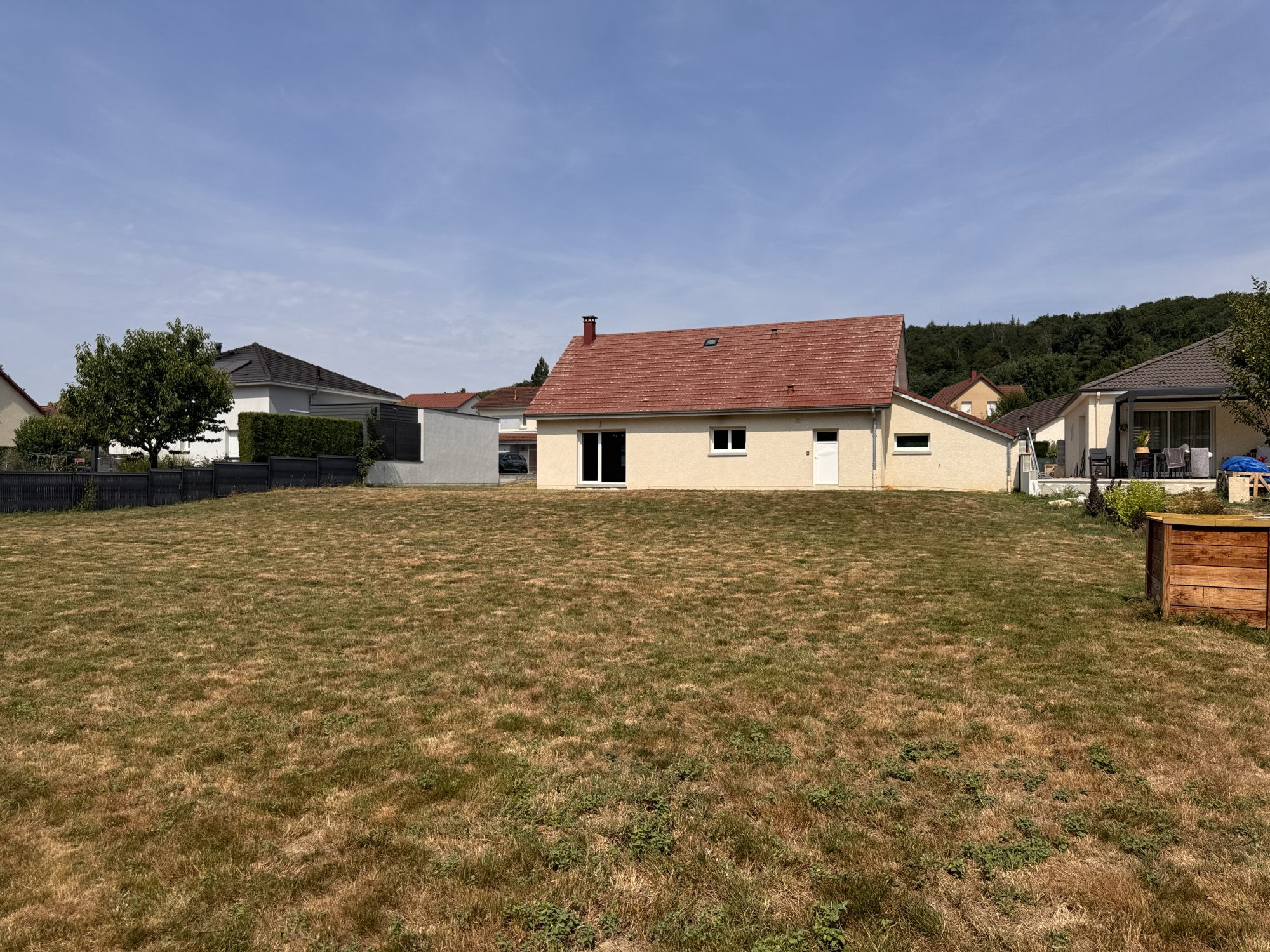 Bright Contemporary House from 2010 of 134 m² with Large Garden and Garage – Novillars 3