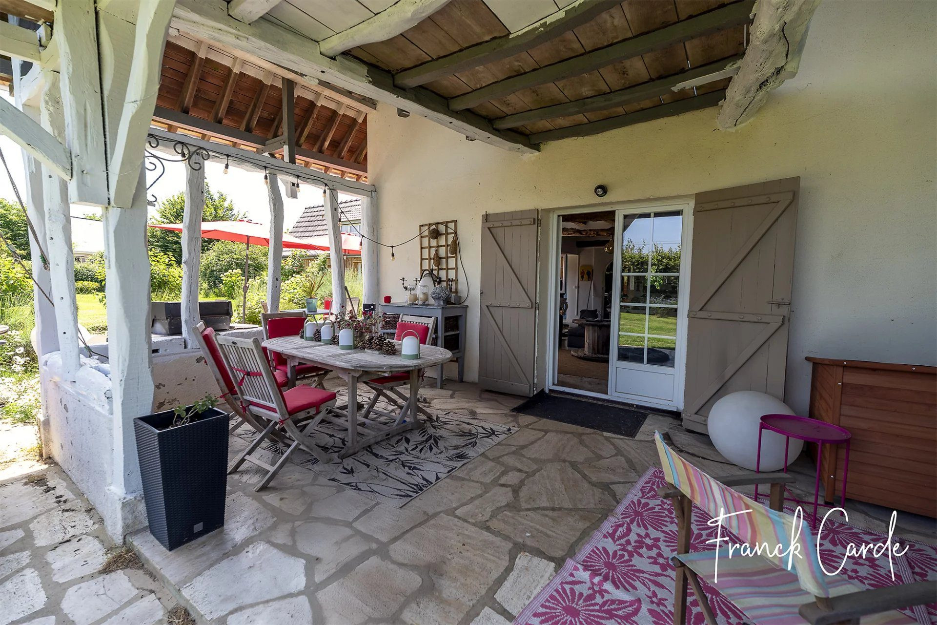 Characterful Property on Nearly 2000 m² of Land, with Open Views Over the Countryside 3