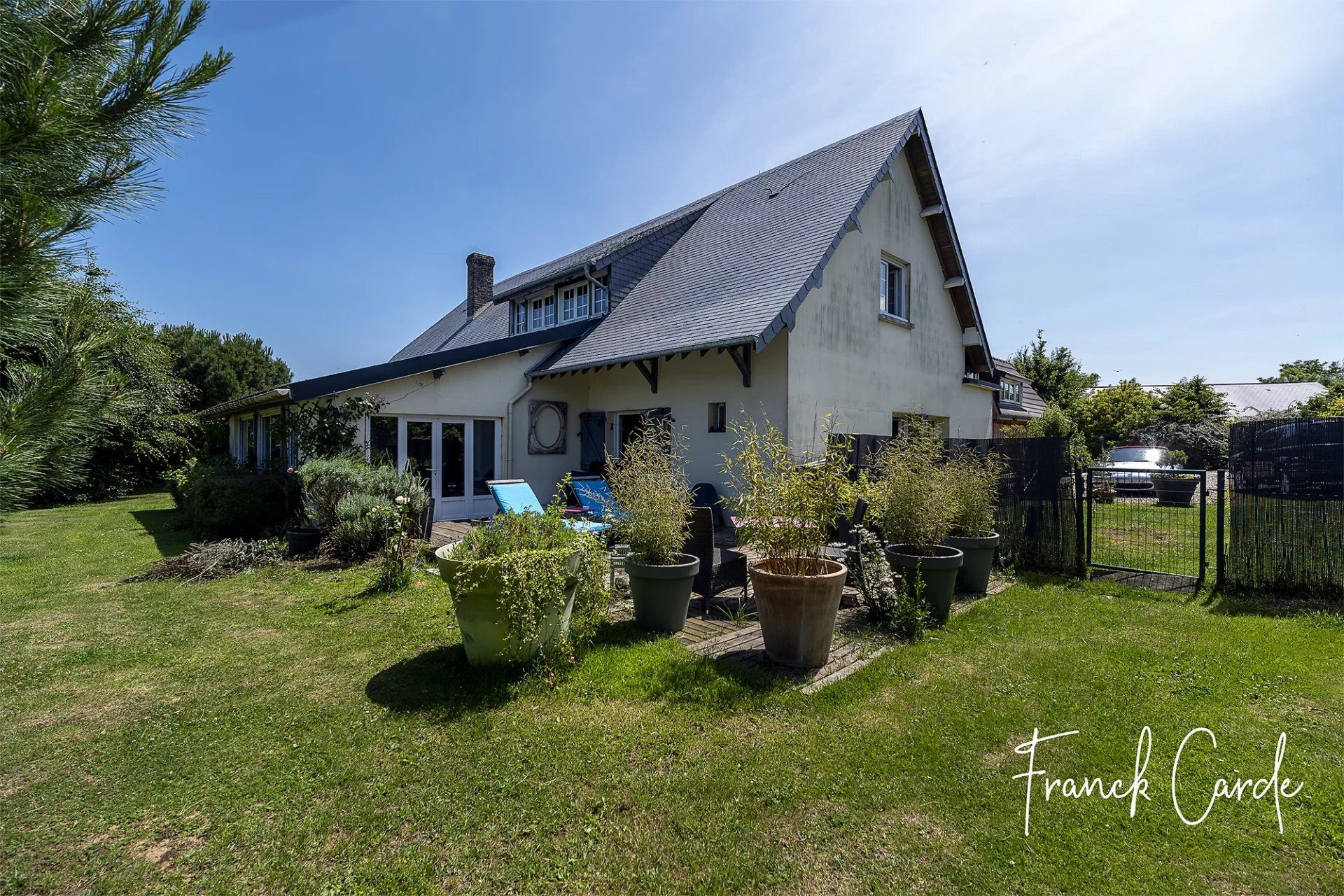 Characterful Property on Nearly 2000 m² of Land, with Open Views Over the Countryside 4