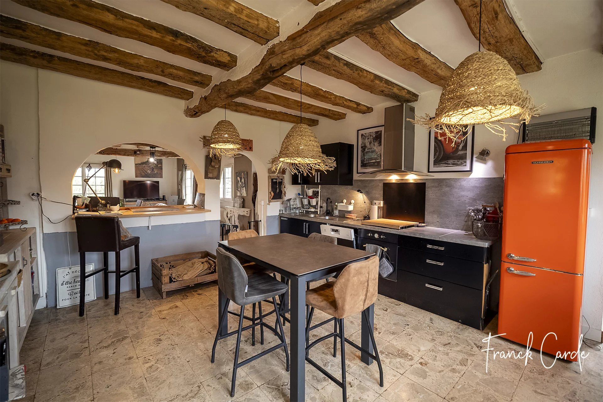 Characterful Property on Nearly 2000 m² of Land, with Open Views Over the Countryside 5