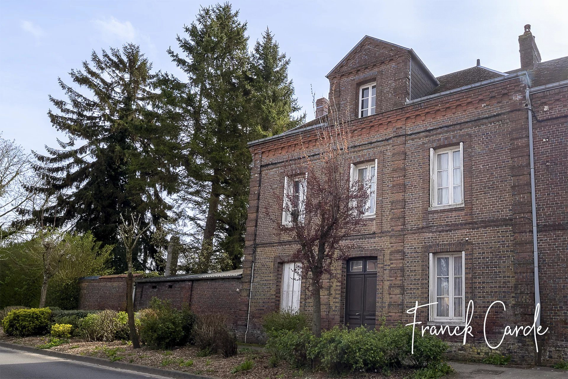 Master House to Restore in Town Center 3