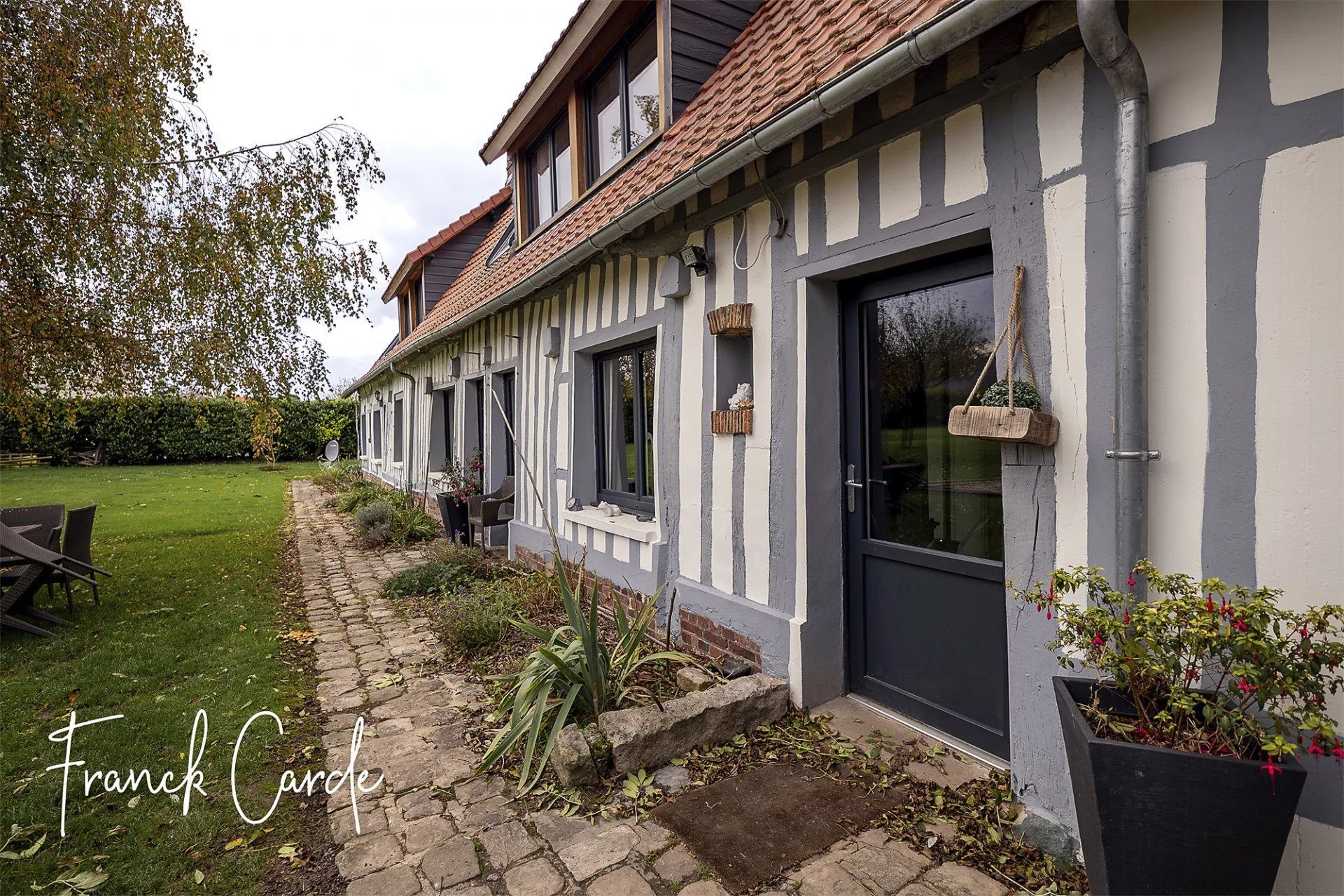 Very beautiful 9-bedroom longhouse 2