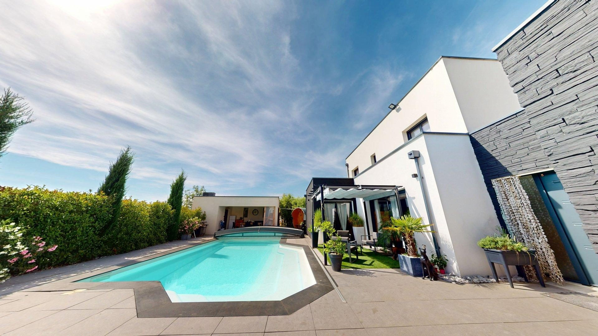 Splendide Maison Moderne de 148 m2 , avec Piscine Pool House