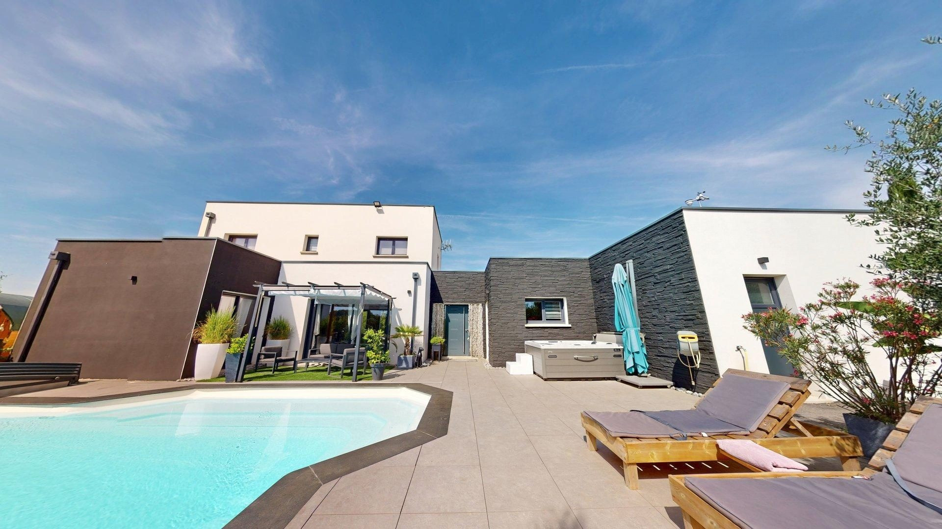 Splendide Maison Moderne de 148 m2 , avec Piscine Pool House