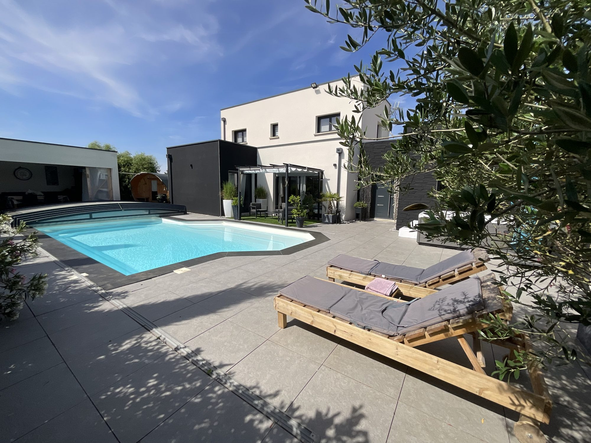 Splendide Maison Moderne de 148 m2 , avec Piscine Pool House