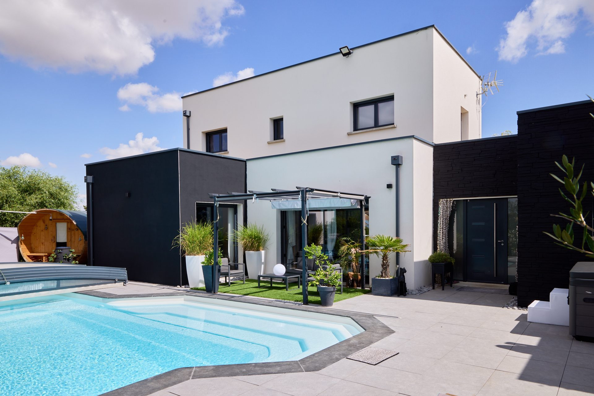 Splendide Maison Moderne de 148 m2 , avec Piscine Pool House