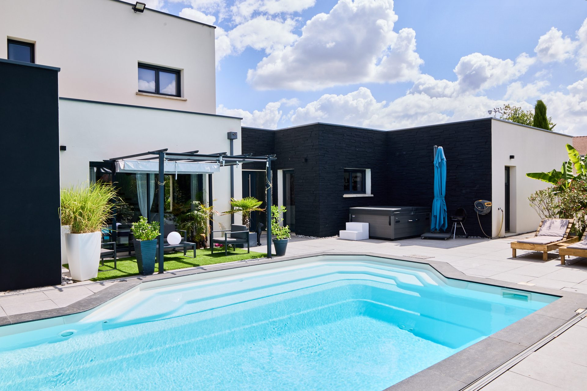 Splendide Maison Moderne de 148 m2 , avec Piscine Pool House