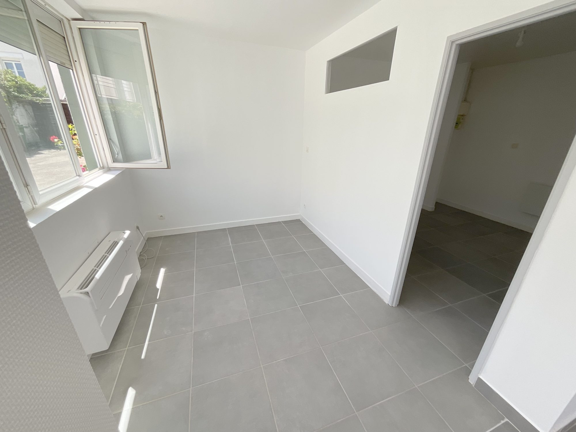 Maison à vendre à Saint-Julien-les-Villas, 76 m²