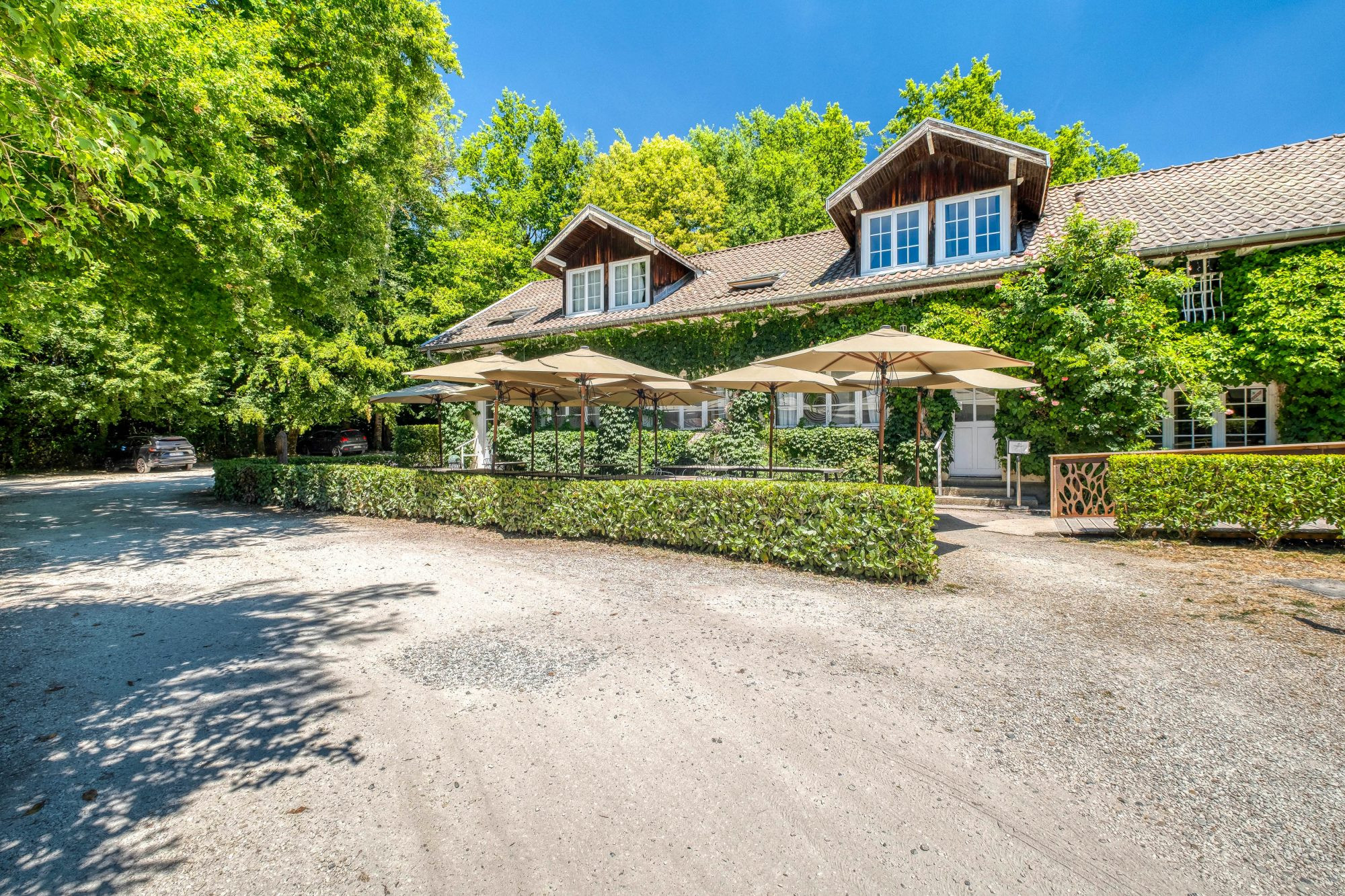 Maison à vendre à Saint-Étienne-de-Saint-Geoirs, 1200 m²