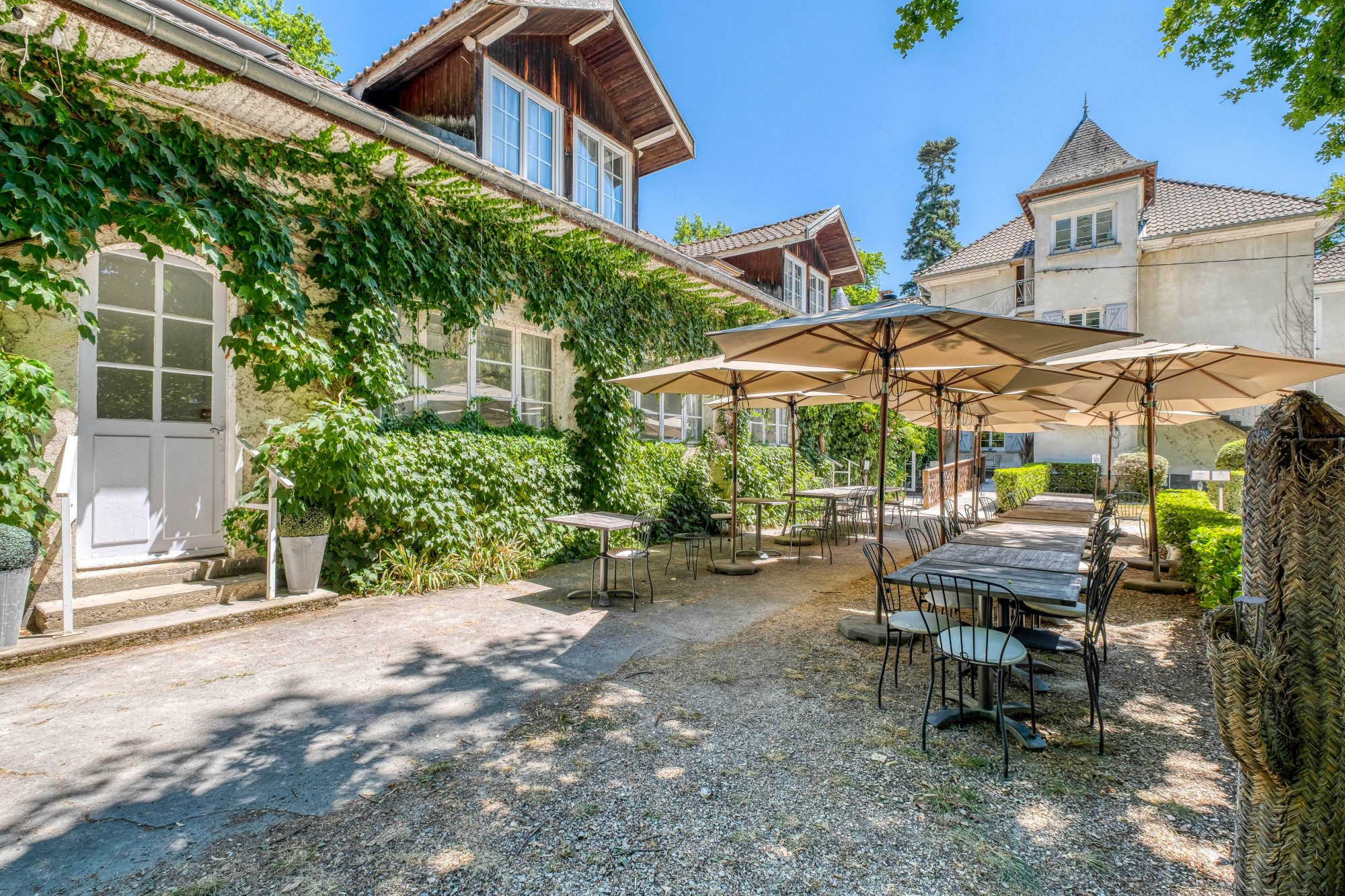 Maison à vendre à Saint-Étienne-de-Saint-Geoirs, 1200 m²