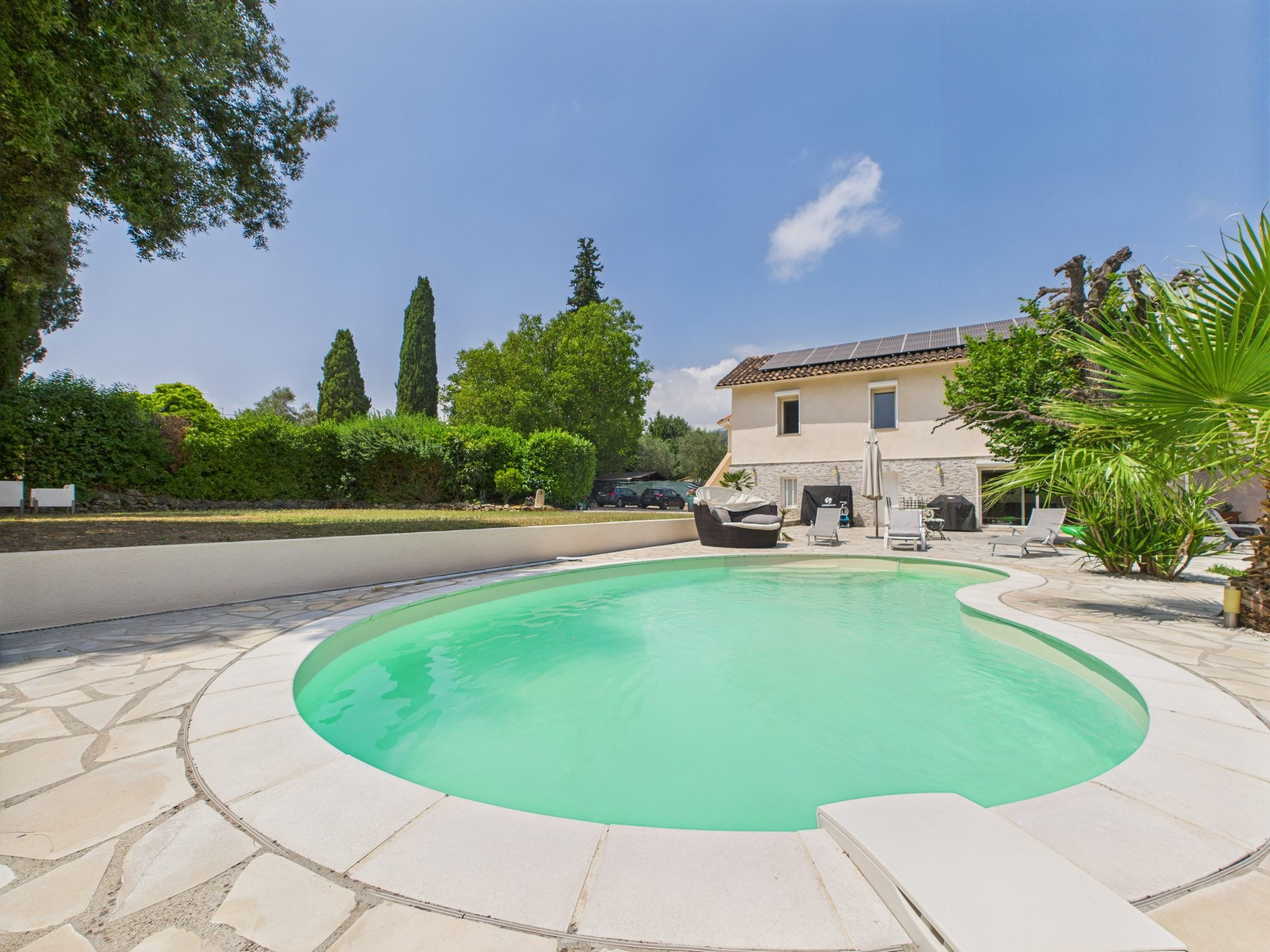Grasse Saint-Antoine – Maison rénovée avec piscine