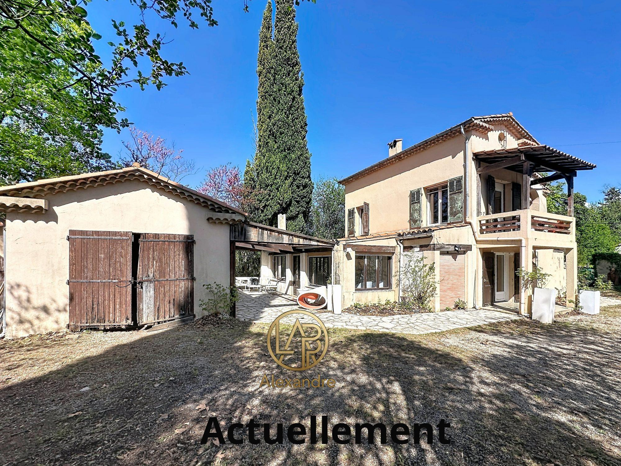 Maison avec deux logements indépendants sur 1 200 m² de terrain, fort potentiel à Fayence (83440)