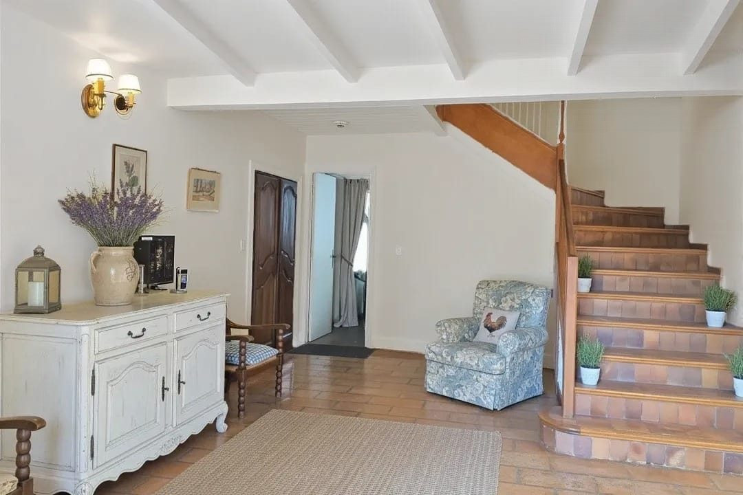 Traditional house with swimming pool 4
