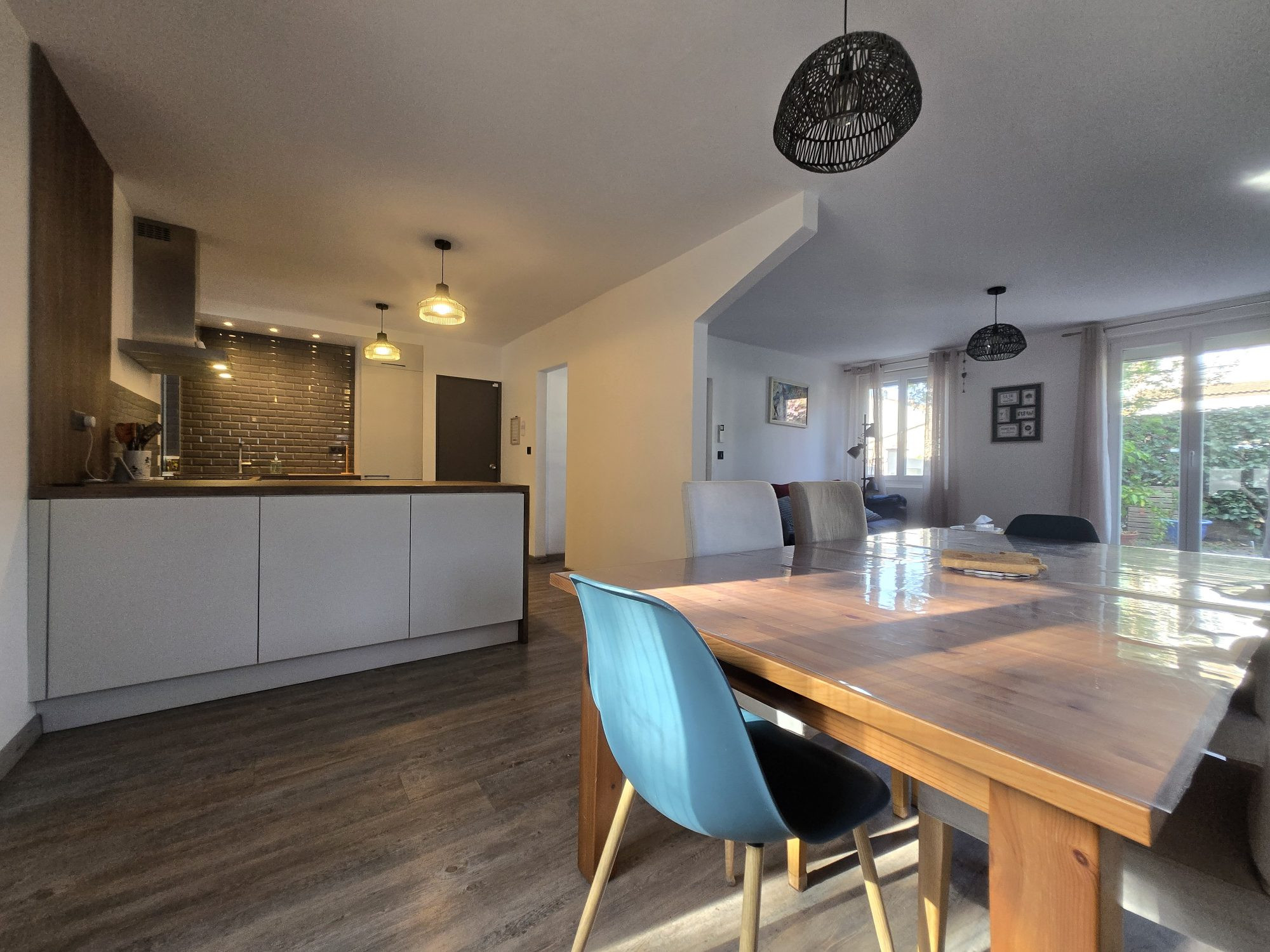 4-bedroom family villa with garage and garden. 3