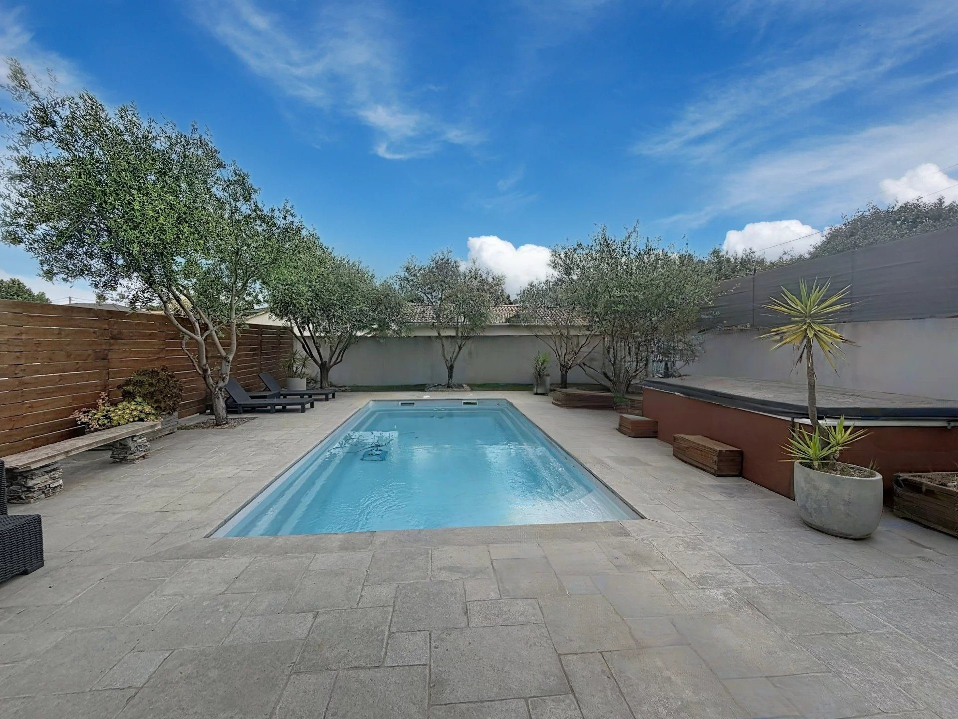 Villa T6 - piscine - jacuzzi - garage - aperçu mer