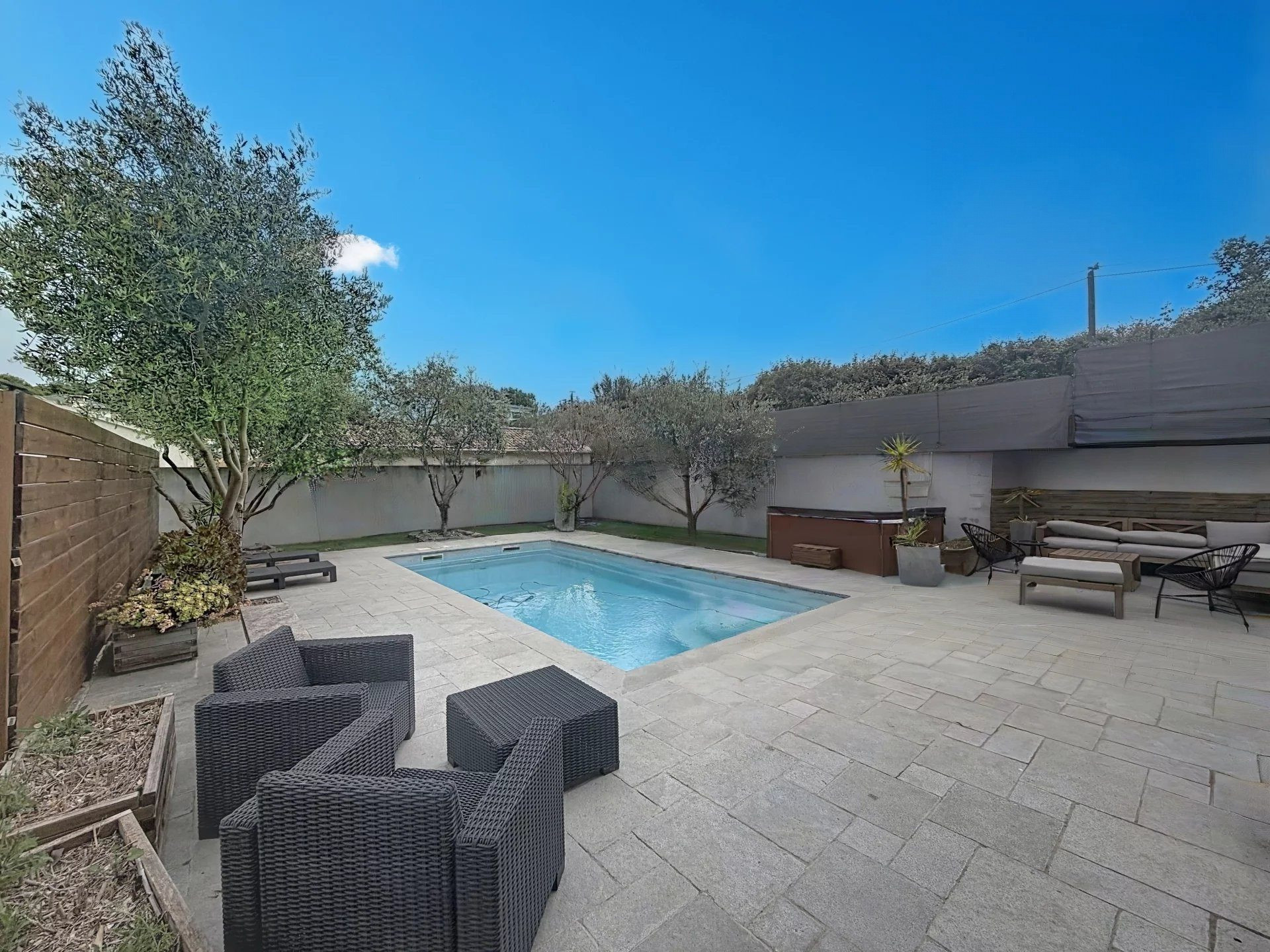 Villa T6 - piscine - jacuzzi - garage - aperçu mer