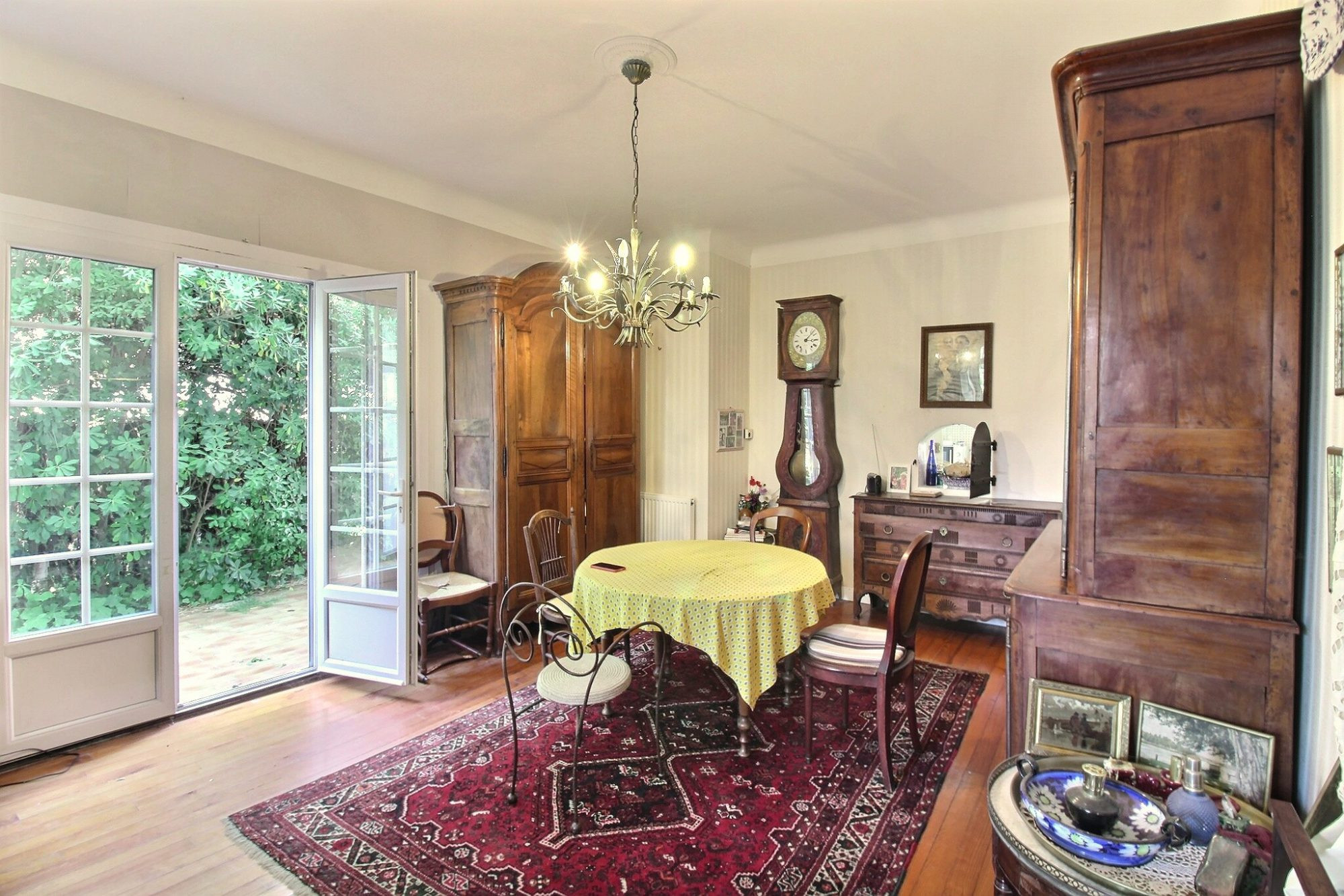Characterful 1920s House, Landscaped Garden and Independent Garage 4