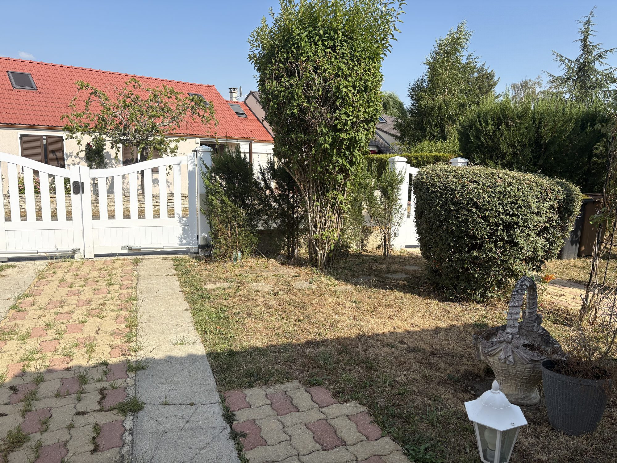 Maison à vendre à Villeneuve-le-Comte, 104 m²