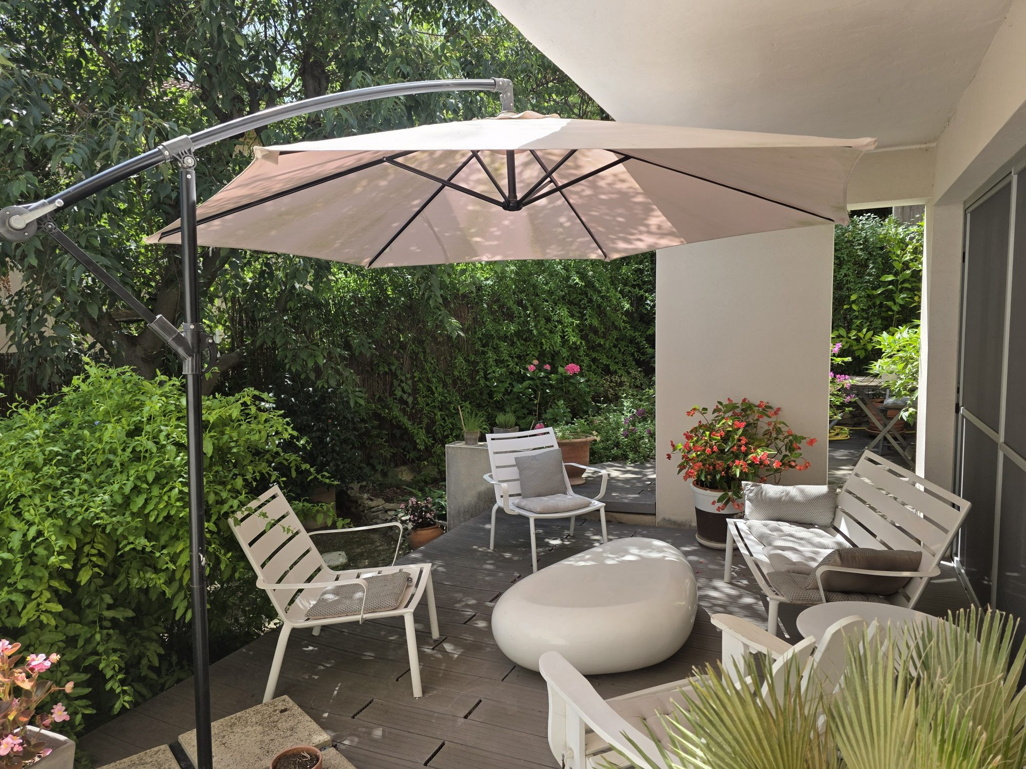 Chaleureuse Maison de Ville avec jardin terrasses et garage