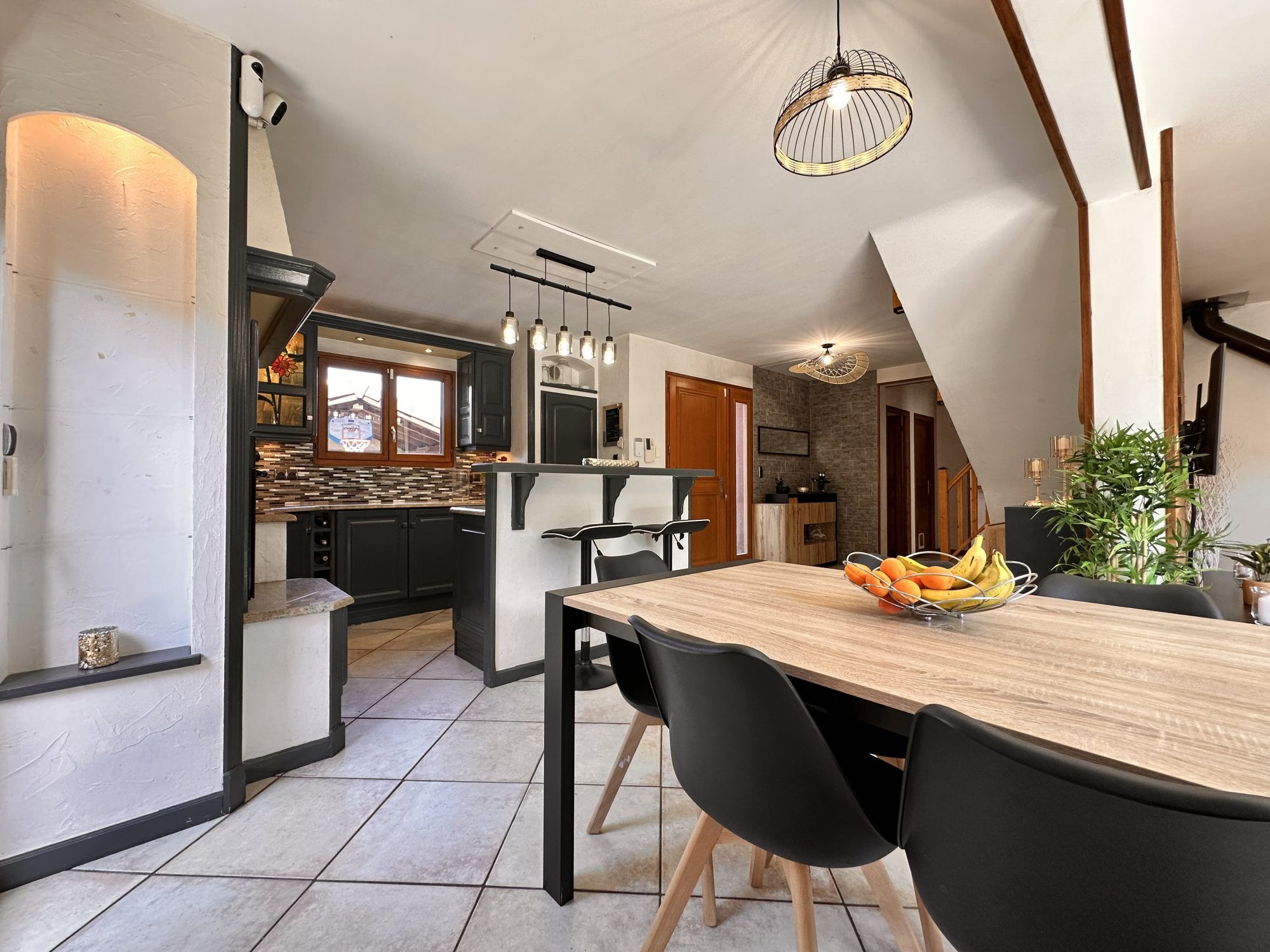 4-Bedroom Family Home with Pool, Hot Tub, Carport and Garage in Scionzier 3