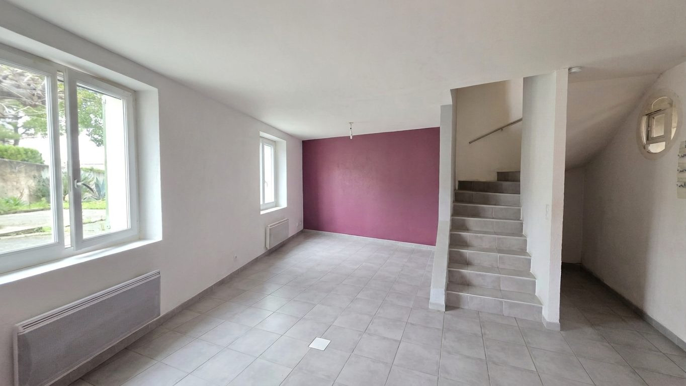 Maison à vendre à Jonquières-Saint-Vincent, 101 m²
