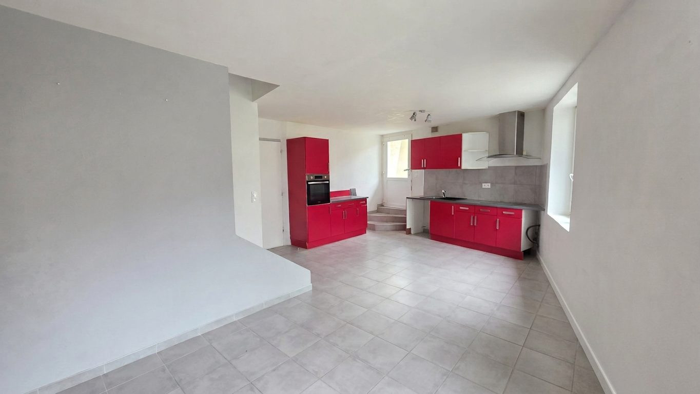 Maison à vendre à Jonquières-Saint-Vincent, 101 m²
