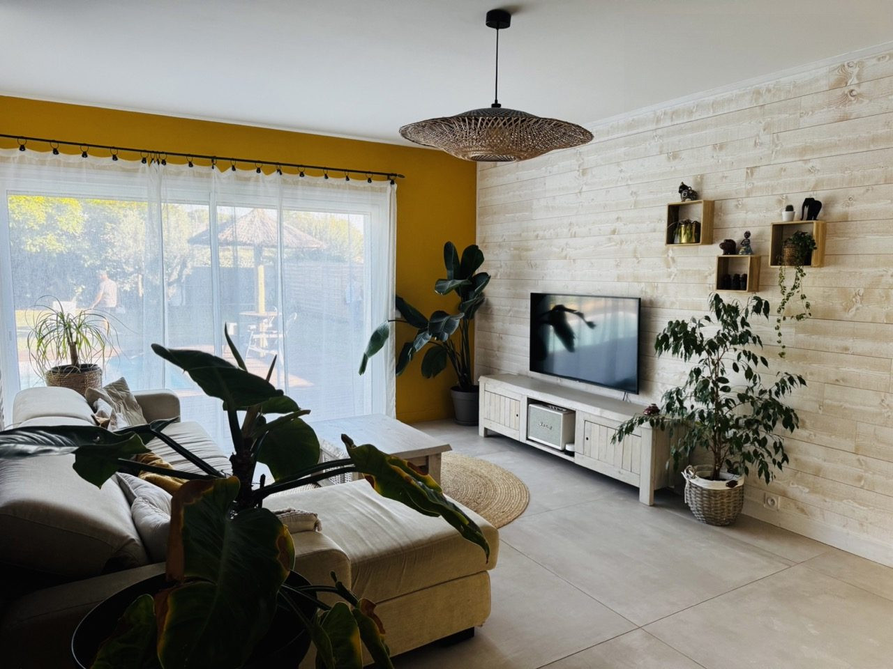 Exceptional Property in La Hume 4