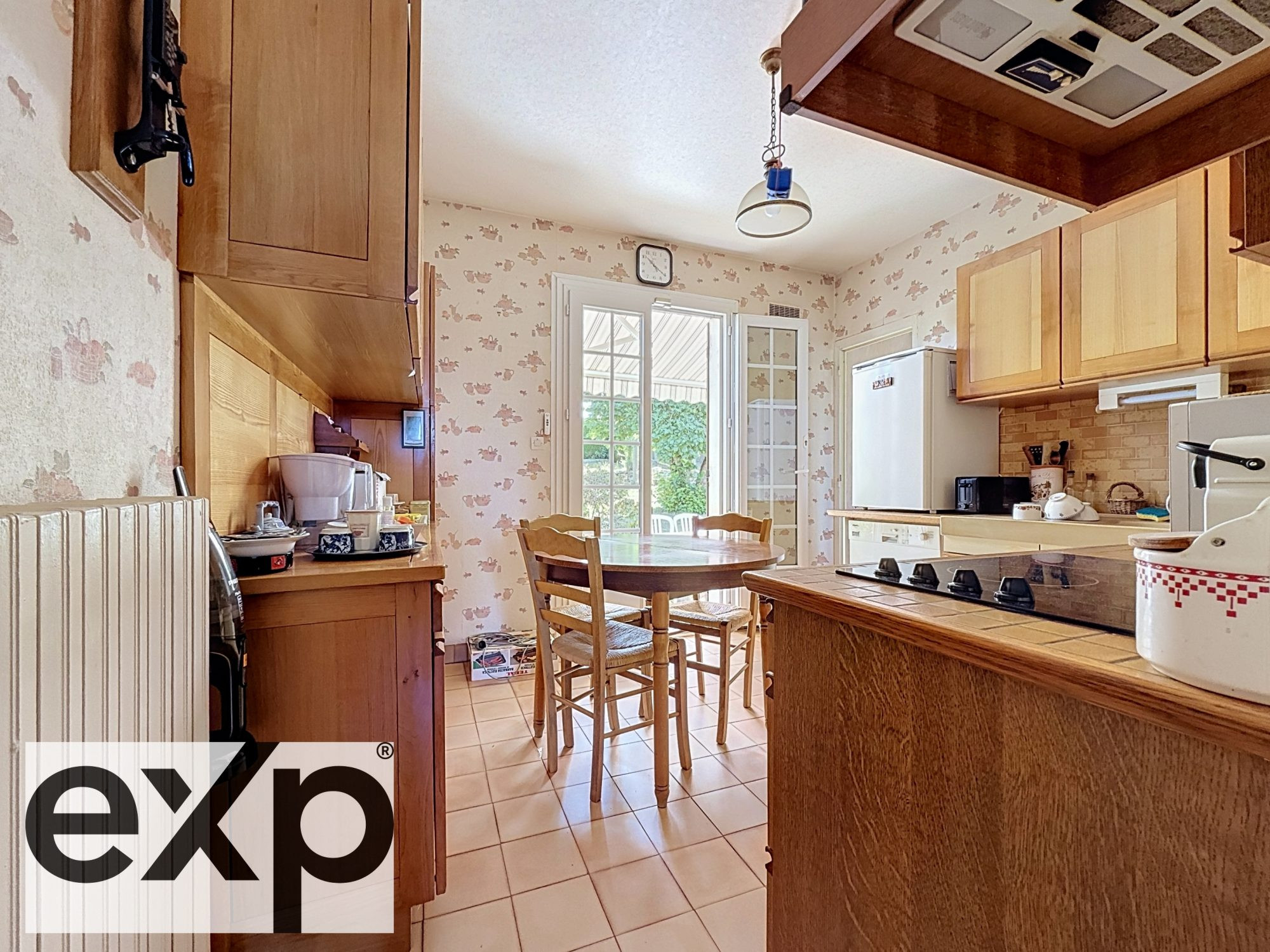 5 rooms – 3 bedrooms – 111 m² of living space – attic to be completed – full basement – garden – terrace – fireplace – double glazing. 4