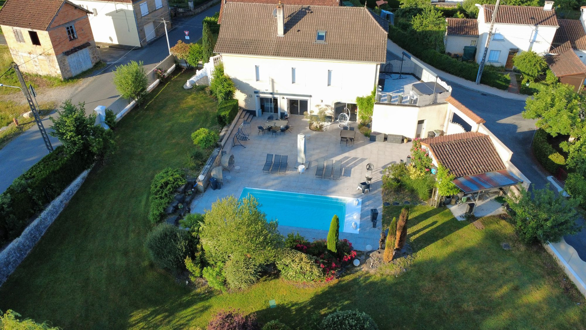 Villa familiale avec piscine chauffée, SPA et vue sur le château, terrain de 2.237m².