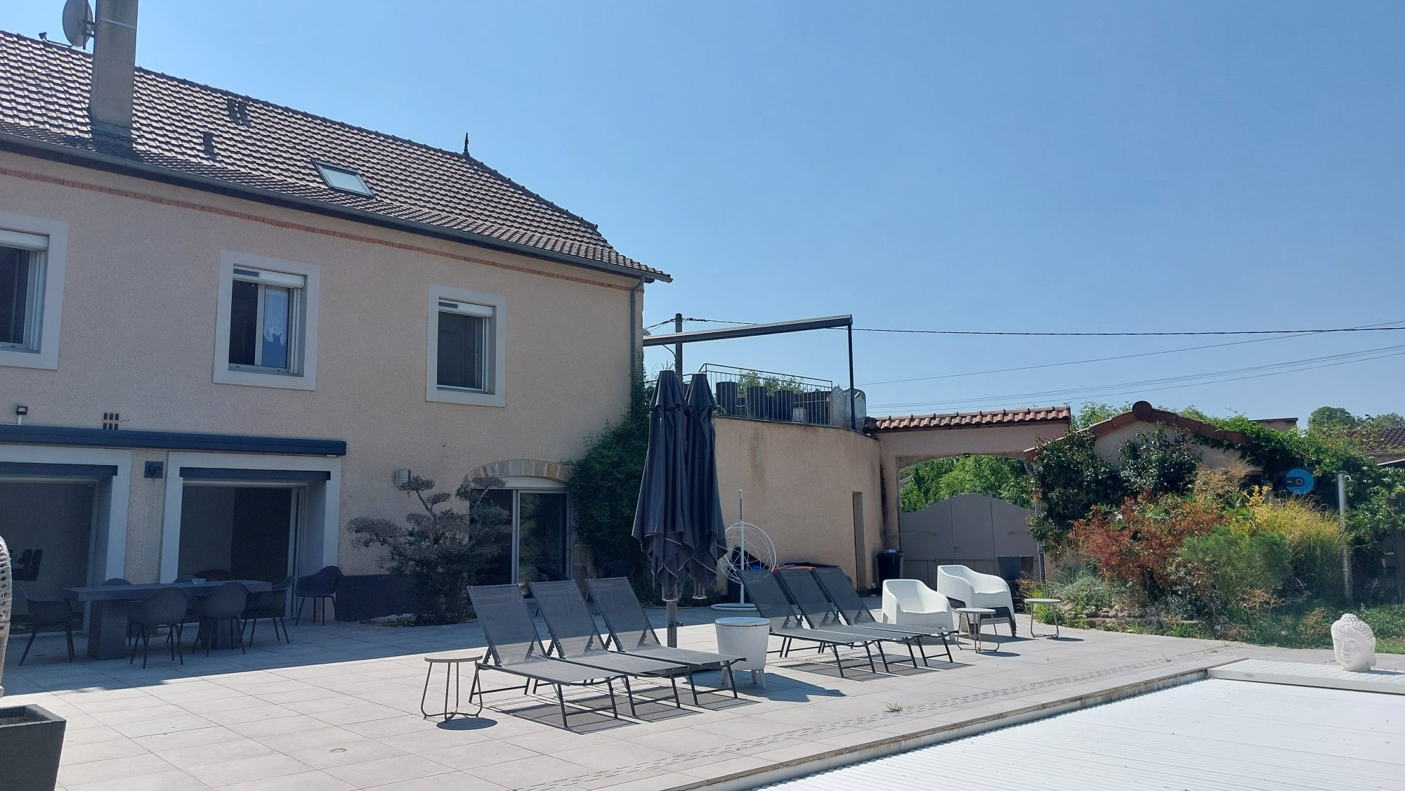 Family villa with heated swimming pool, SPA and castle view, 2,237m² plot. 4