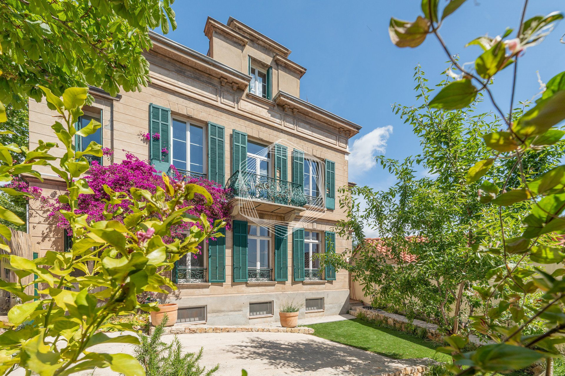 Maison de maître rénovée avec vue dégagée